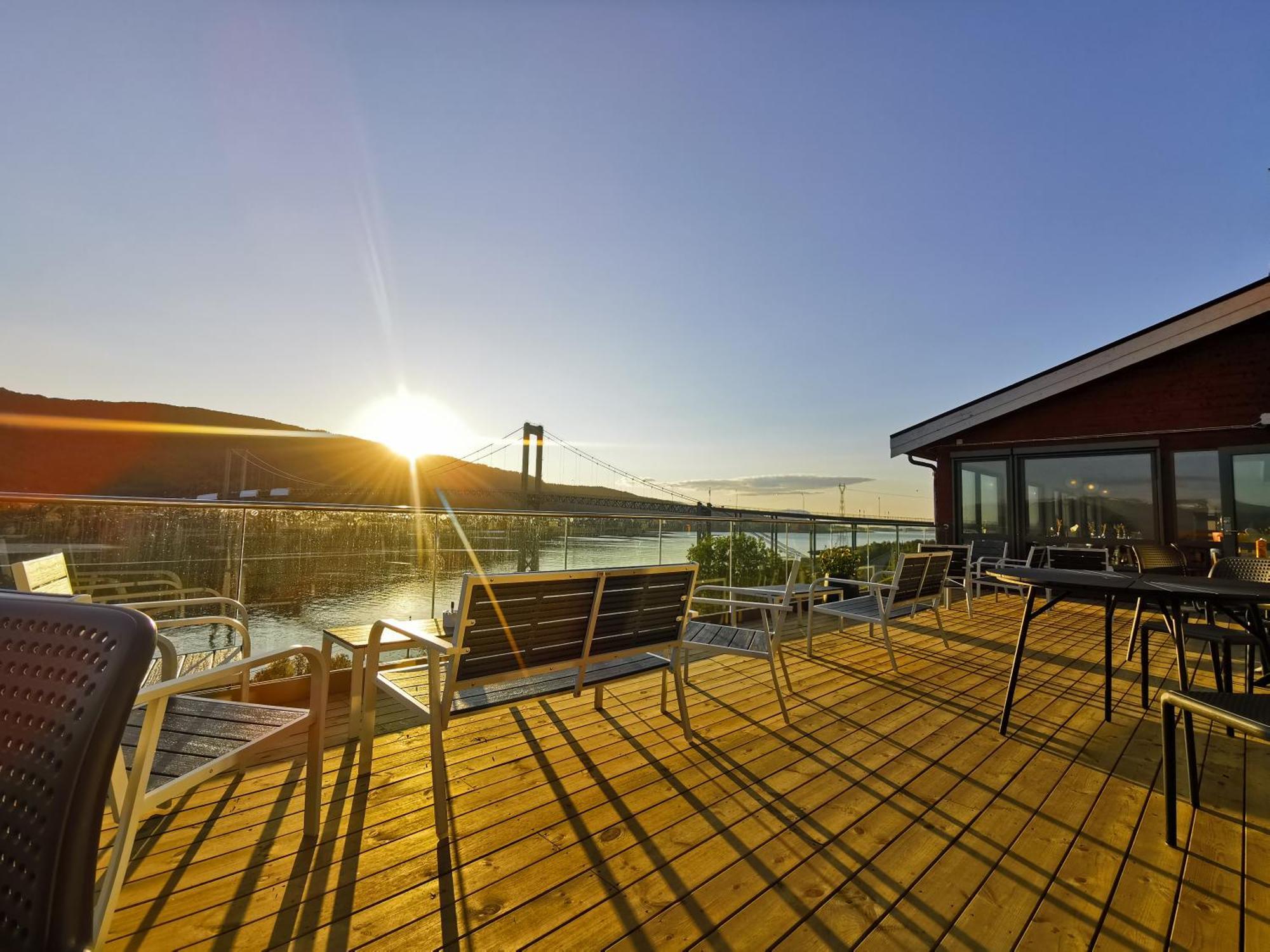 Tjeldsundbrua Hotel Skanland Экстерьер фото