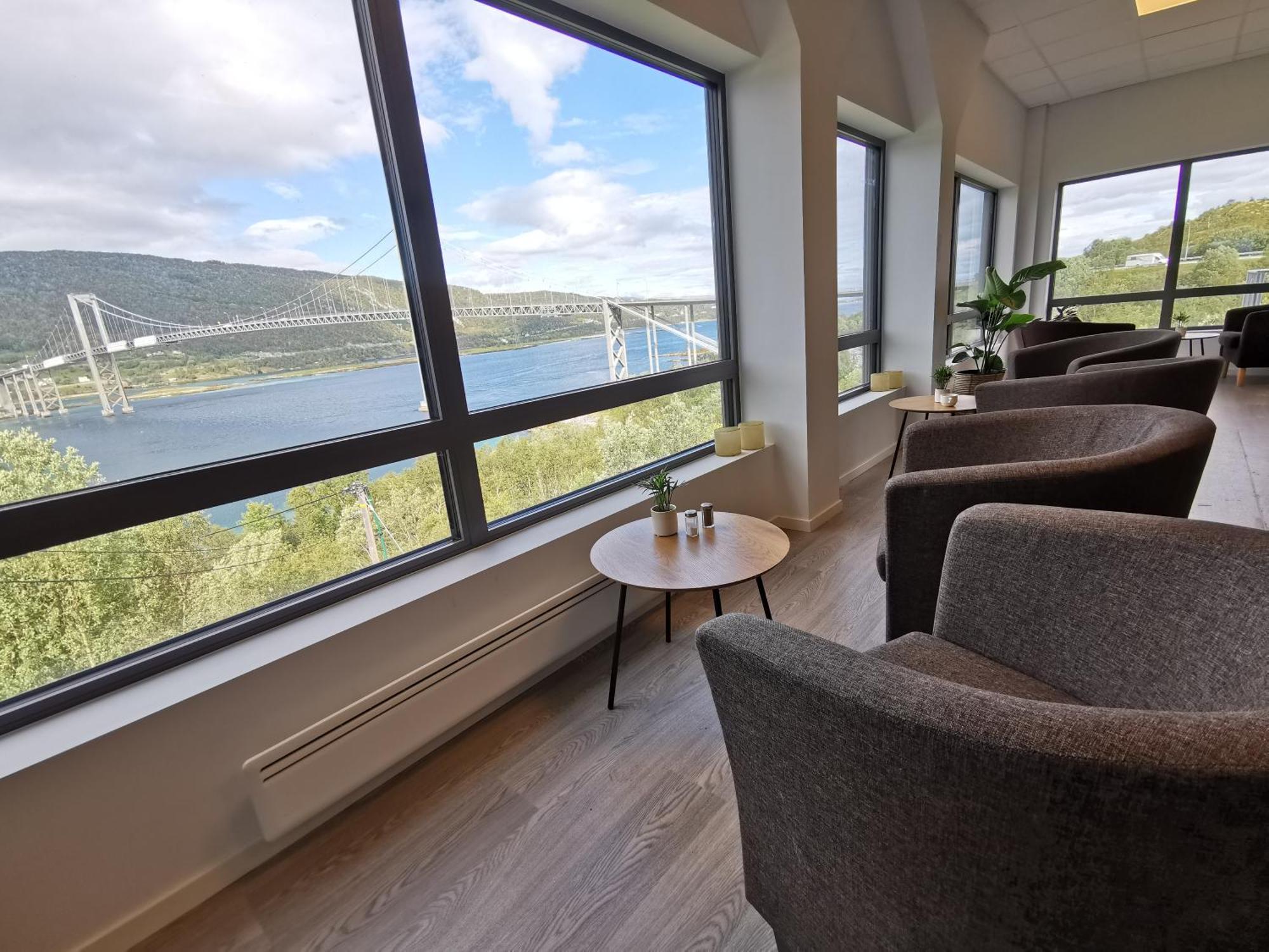 Tjeldsundbrua Hotel Skanland Экстерьер фото